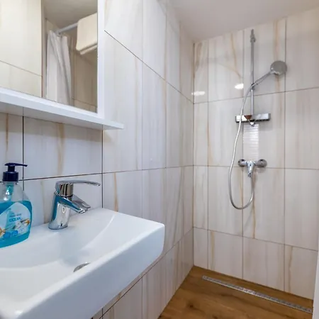 Cecilia Apartment